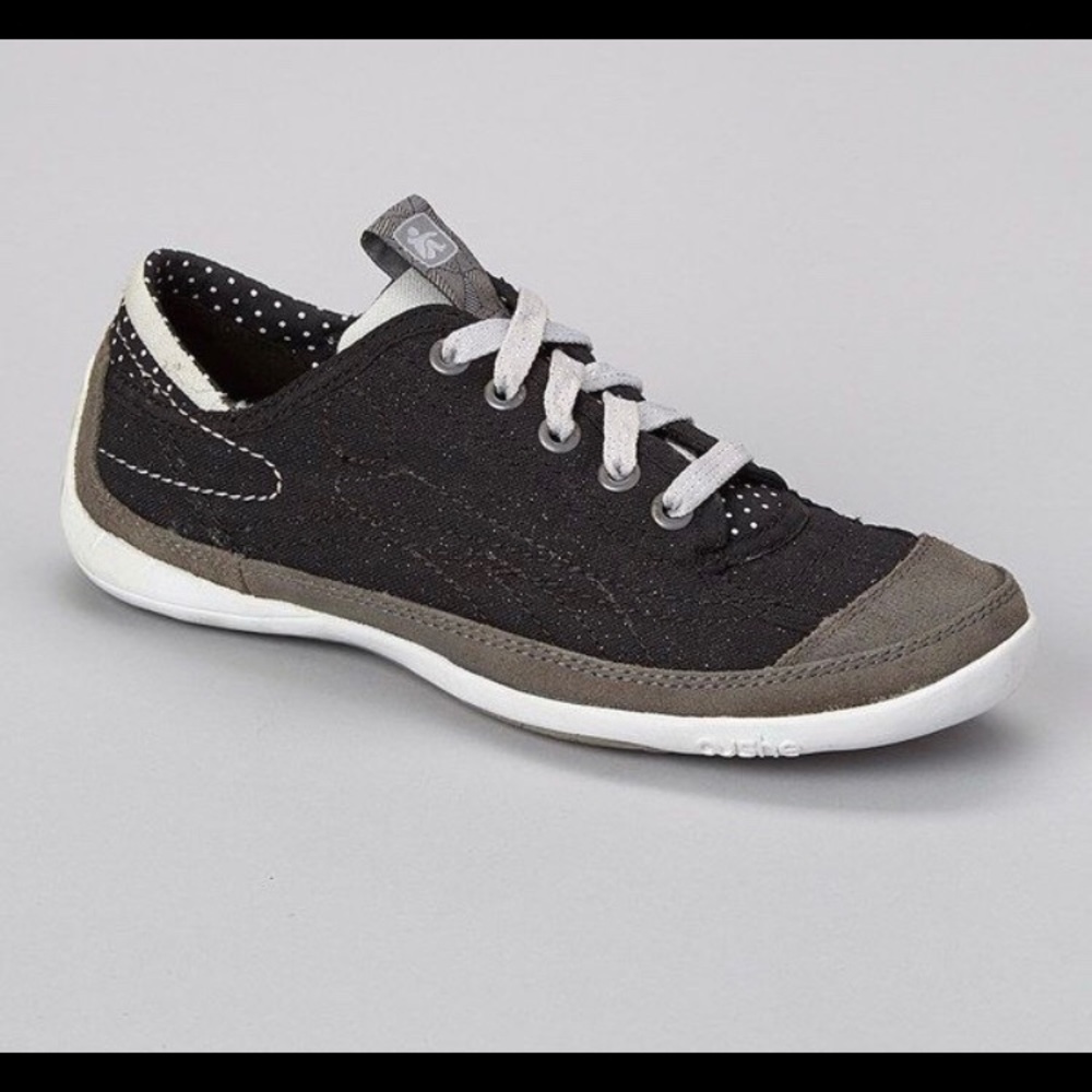 Cushe tennis shoes